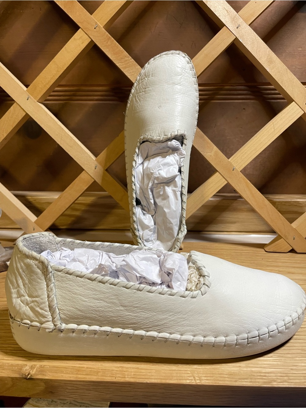 NWOB VTG White Leather Whipstitch Moccasin Style Flats Sz 7